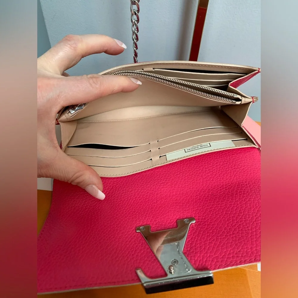 2016 authentic Louis Vuitton fuscia Capucines Taurillon leather wallet